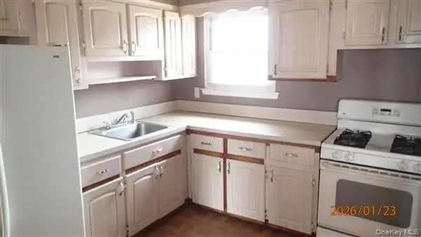 334 Robbins Street, Lindenhurst, NY 11757 - #2