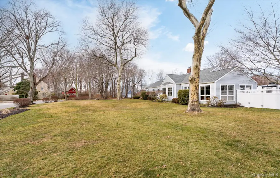 735 Reeve Avenue, Mattituck, NY 11952 - Image #2