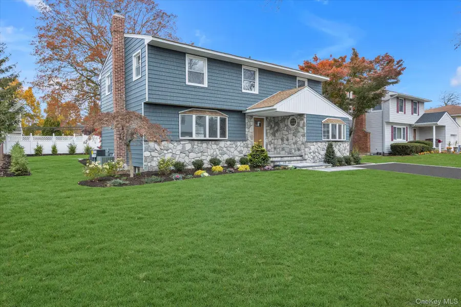 23 Catherwood Crescent, Melville, NY 11747 - Image #2