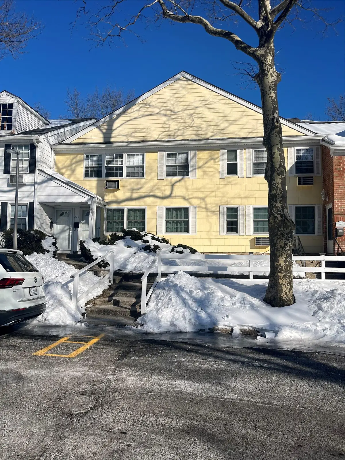 305 Towne House Village, Islandia, NY 11749 - Image #1