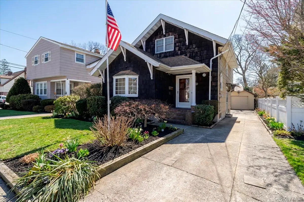 560 Stowe Avenue, Baldwin, NY 11510 - #1