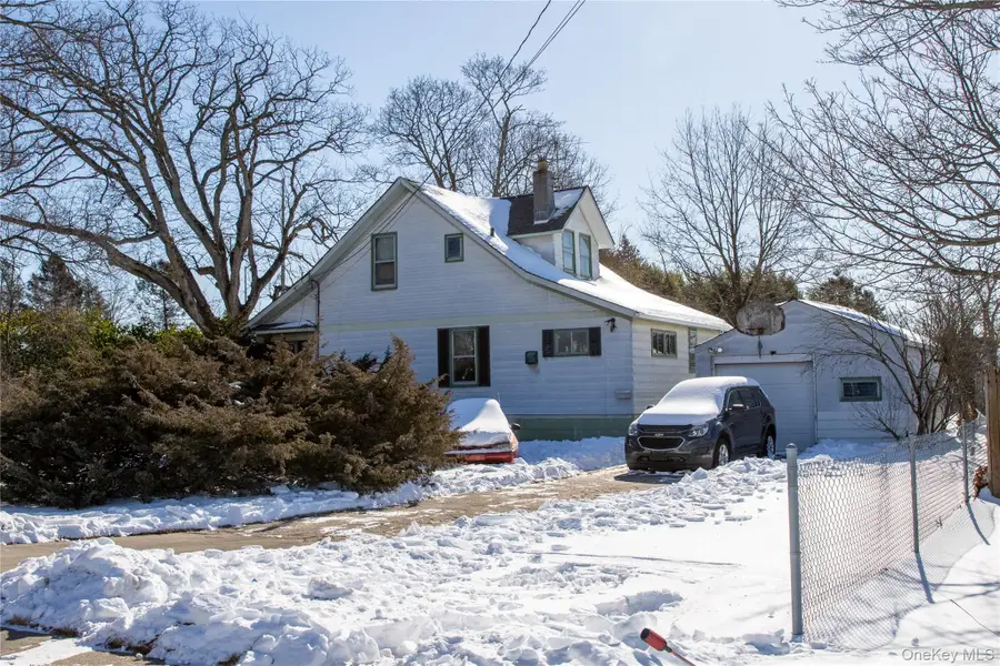 144 Carleton Avenue, Islip Terrace, NY 11752 - #2