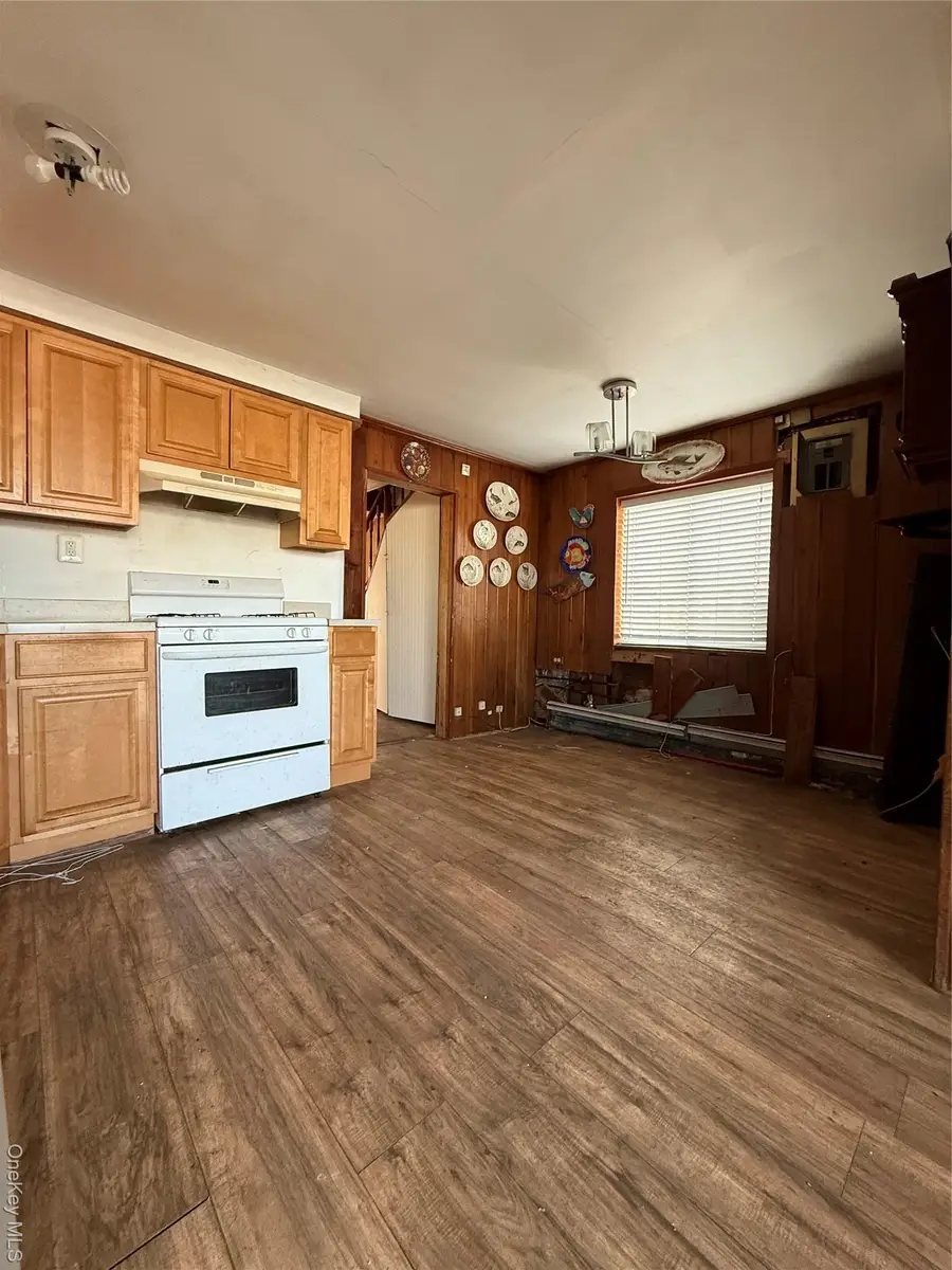 5 Bayview Avenue, Howard Beach, NY 11414 - Image #3