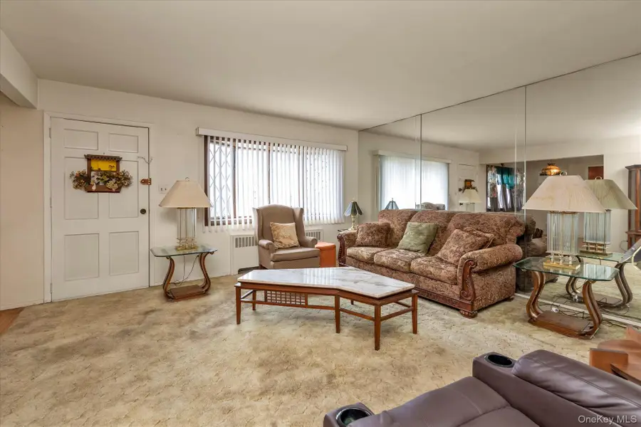 20 Hunter Avenue, Valley Stream, NY 11580 - #3