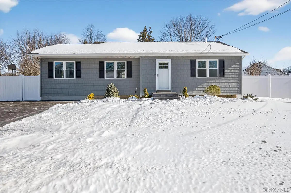 1667 Manatuck, Bay Shore, NY 11706 - Image #1