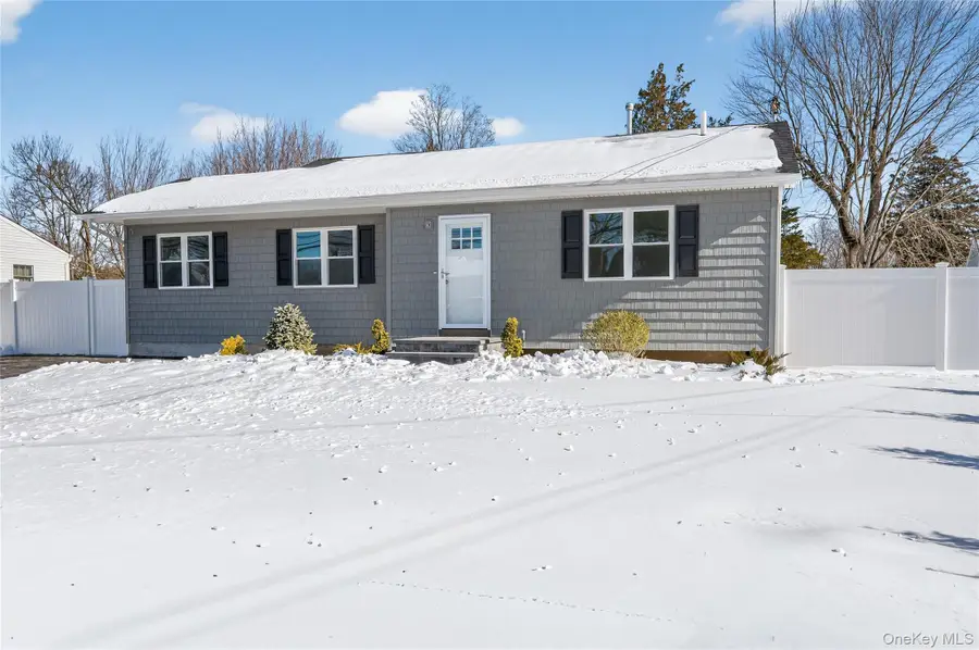 1667 Manatuck, Bay Shore, NY 11706 - Image #2