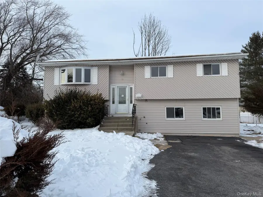 11 Mel Court, Bay Shore, NY 11706 - #2