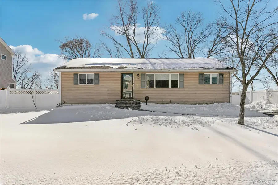 18 W Court Drive, Centereach, NY 11720 - Image #2