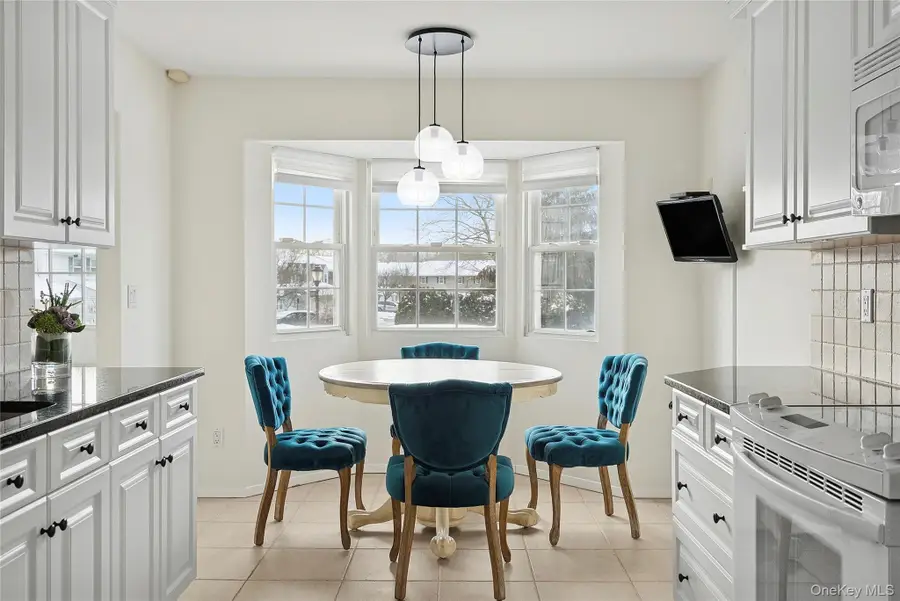 137 Woodlake Drive W, Woodbury, NY 11797 - #3