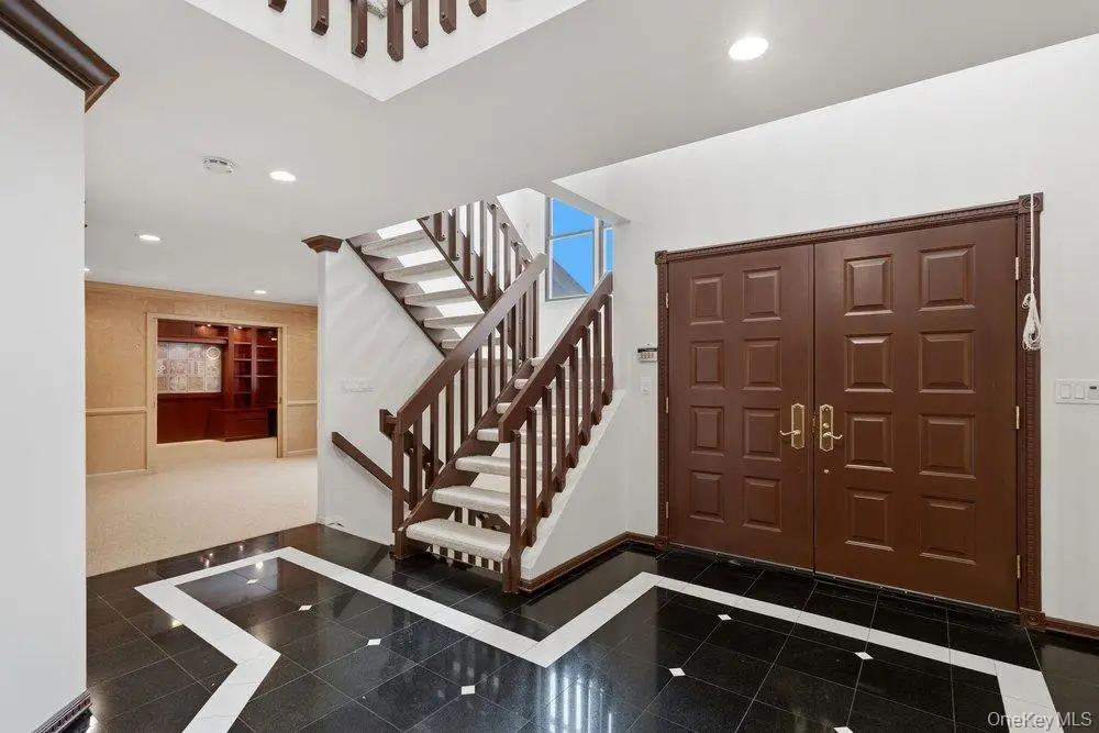 43 Hunt Drive, Jericho, NY 11753 - Image #1