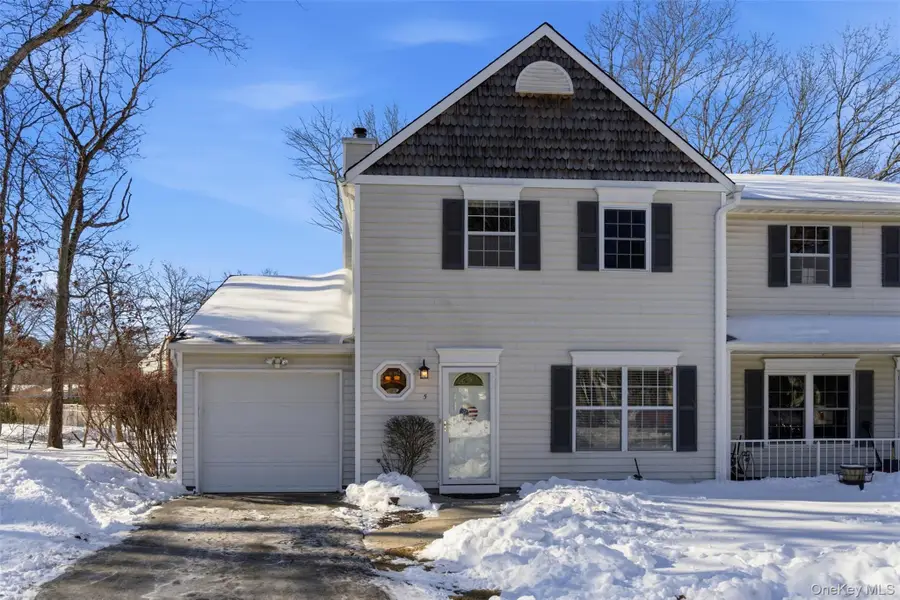 5 Deer Path, Coram, NY 11727 - #2