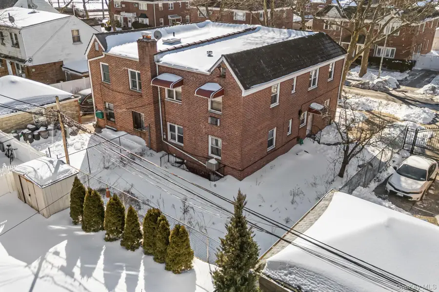 7555 198th Street, Fresh Meadows, NY 11366 - Image #3