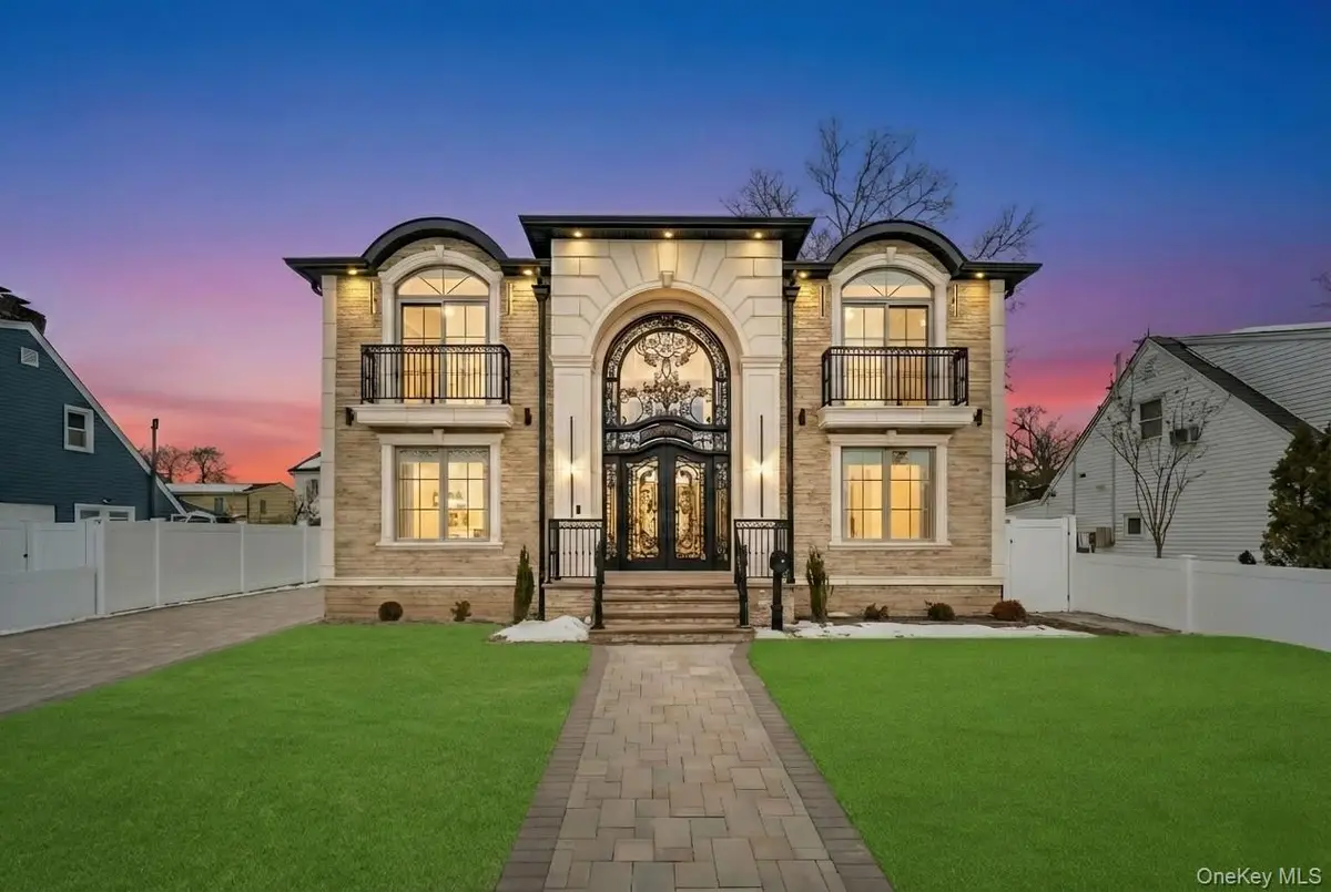 2481 Putnam Drive, East Meadow, NY 11554 - Image #1