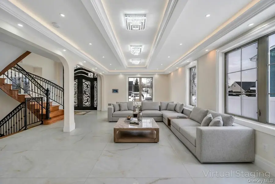 2481 Putnam Drive, East Meadow, NY 11554 - Image #3