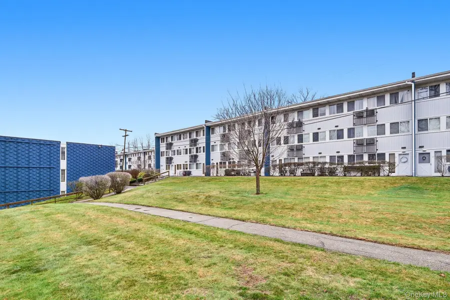 2 Wyndover Woods Lane #18, White Plains, NY 10603 - #3