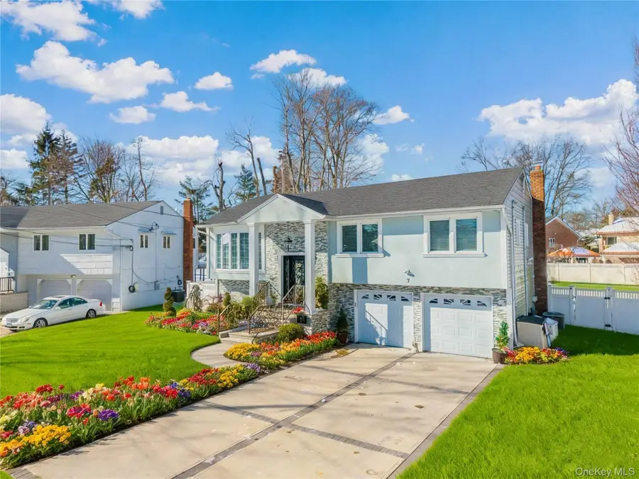 7 Dunhill Road, Manhasset Hills, NY 11040 - #3