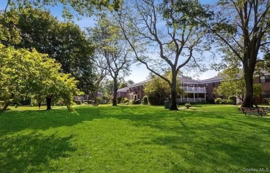 1213 E Broadway #B12, Hewlett, NY 11557 - #2