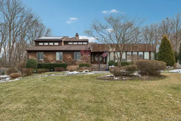 16 Fox Hollow Ridings Road, Northport, NY 11768