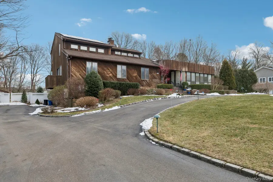 16 Fox Hollow Ridings Road, Northport, NY 11768 - Image #2