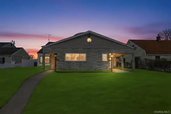 21 Clay Lane, Levittown, NY 11756