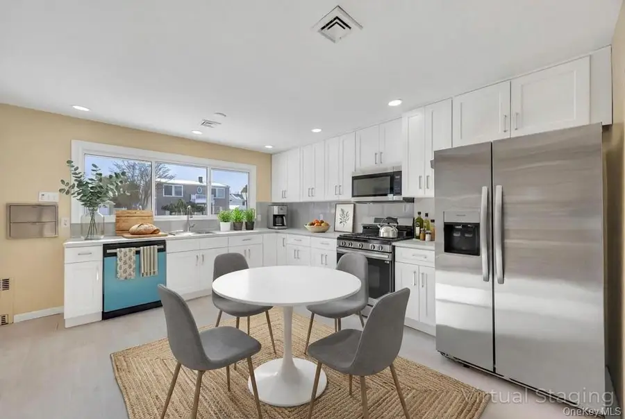 21 Clay Lane, Levittown, NY 11756 - #3