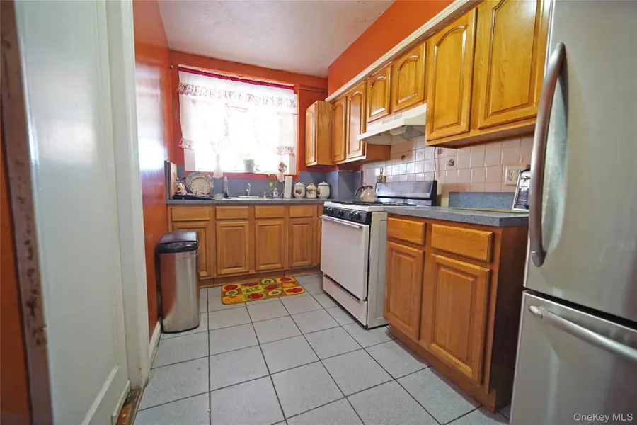 1147 Grenada Place, Bronx, NY 10466 - Image #2