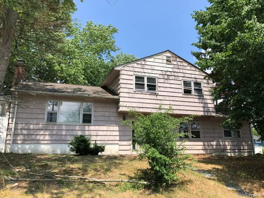 18 Joyce Drive, Riverhead, NY 11901 - Image #2