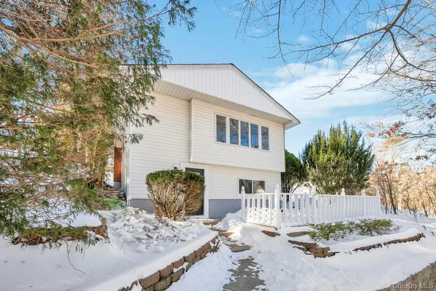 435 Echo Avenue, Sound Beach, NY 11789 - Image #3