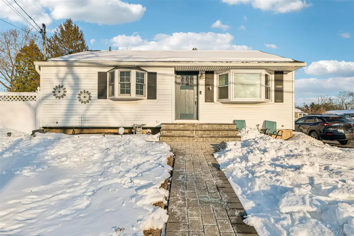 662 College Road, Farmingville, NY 11738 - #1