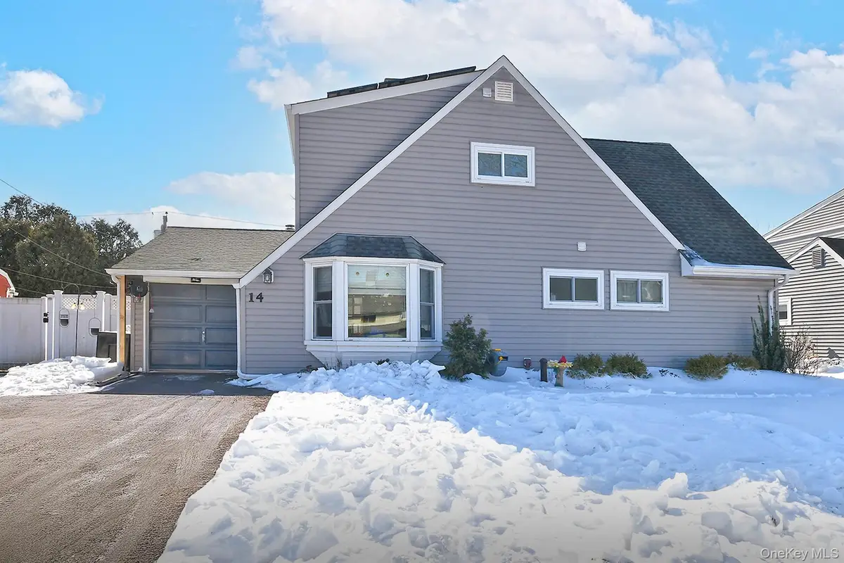 14 Thimble Lane, Hicksville, NY 11801 - #1