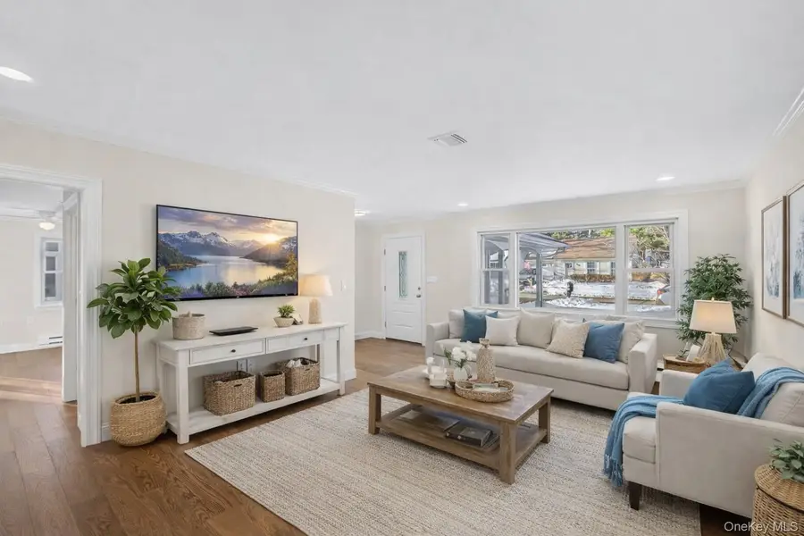 190 Edinburgh Drive, Ridge, NY 11961 - Image #2