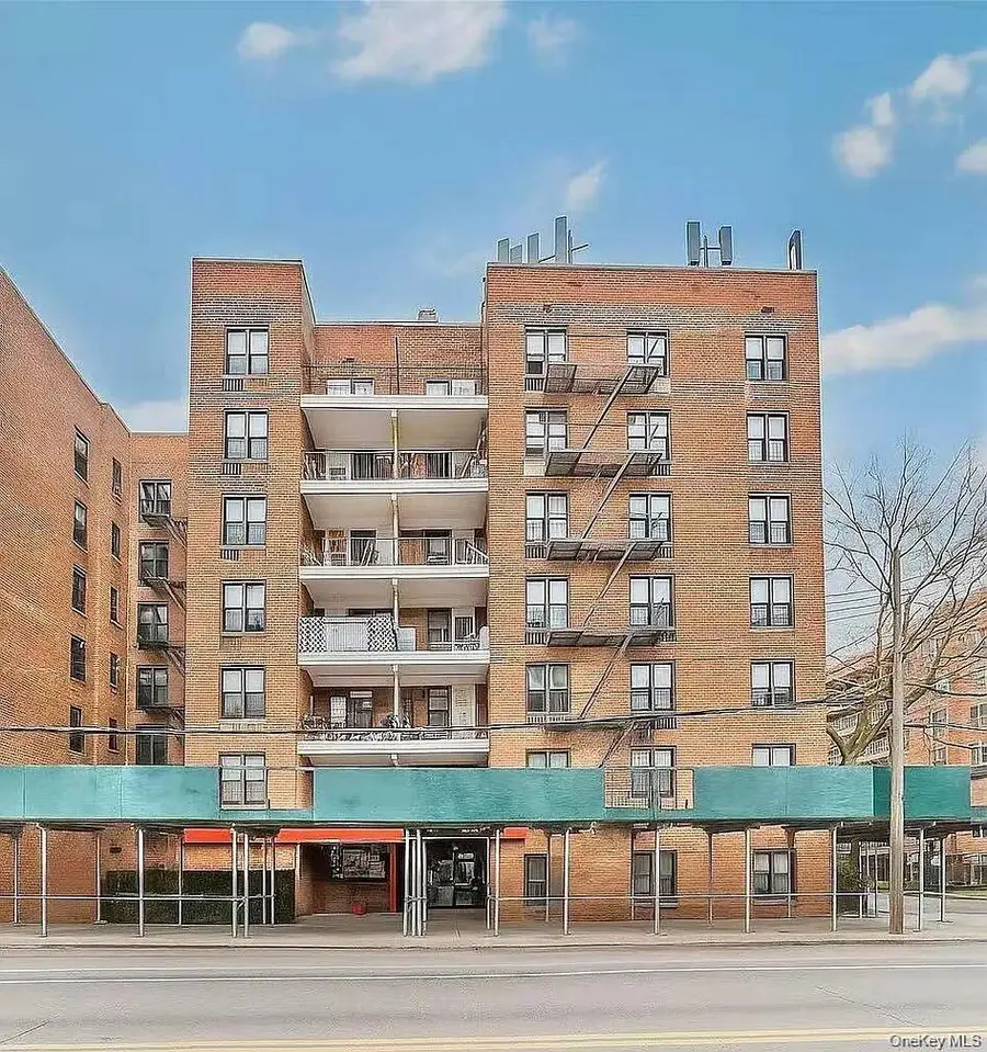 38-25 Parsons Boulevard #4I, Flushing, NY 11354 - Image #2