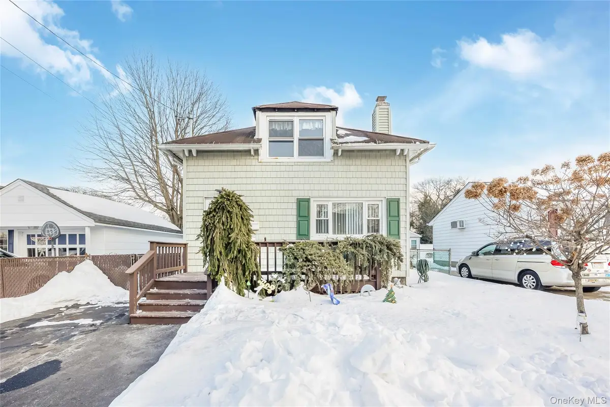 32 Sunset Avenue, Farmingdale, NY 11735 - Image #1