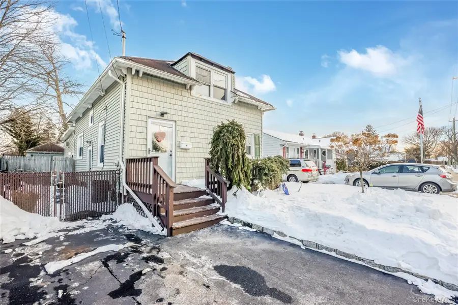 32 Sunset Avenue, Farmingdale, NY 11735 - Image #2