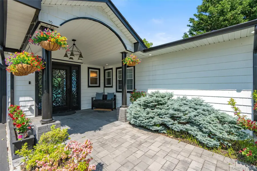 11 Gallatin Drive, Dix Hills, NY 11746 - Image #3