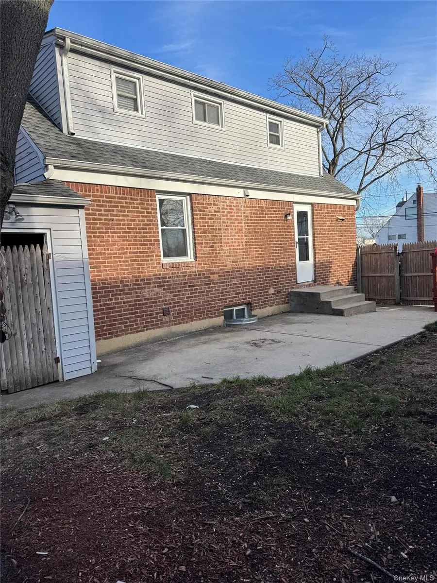 526 Albert Street, East Meadow, NY 11554 - #3