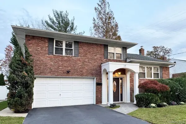 15 Lafayette Drive, Woodmere, NY 11598