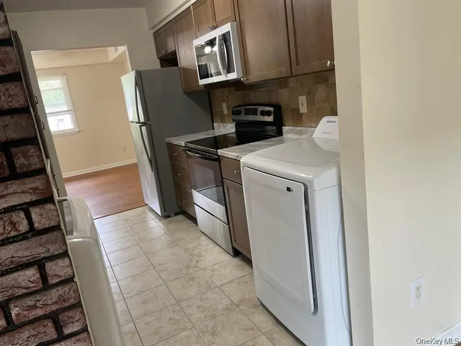 95 Hill Court, Calverton, NY 11933 - Image #3