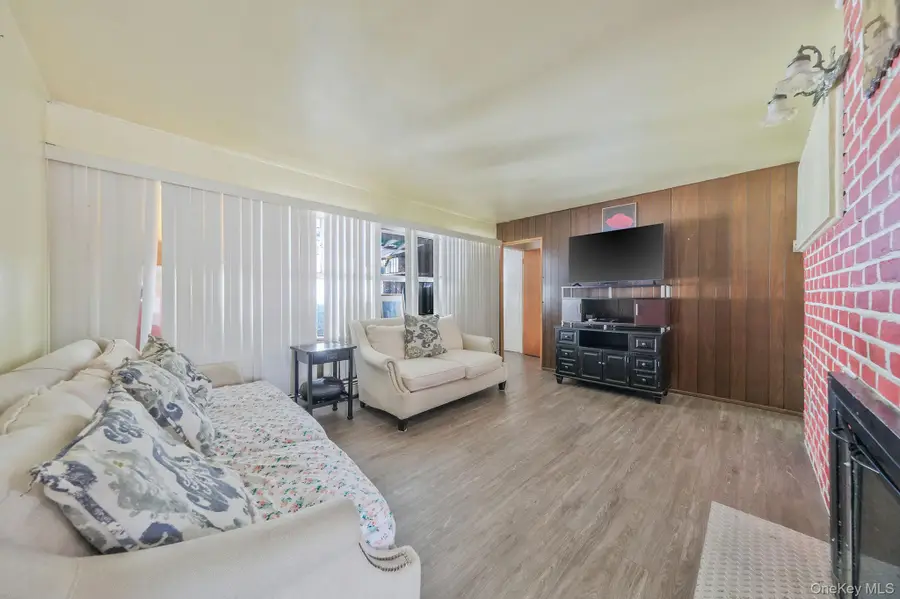 24 Beacon Lane, Hicksville, NY 11801 - #3