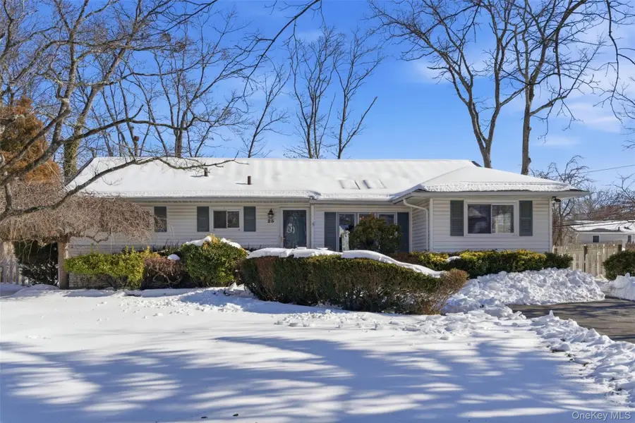 25 Rogers Lane, Smithtown, NY 11787 - #3