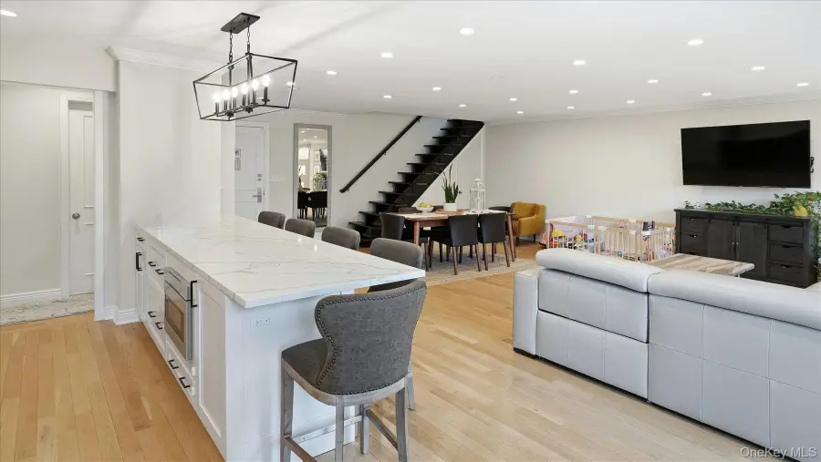 22 Park Place #4T, Great Neck, NY 11021 - #3