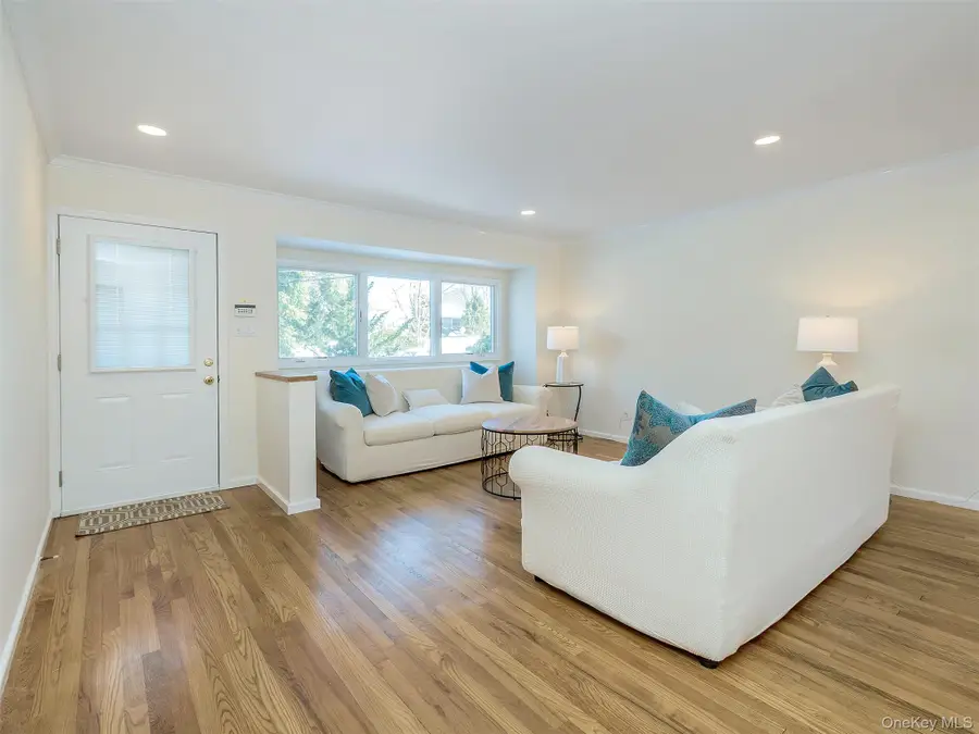 4 Chevy Chase Road, Huntington, NY 11743 - #2