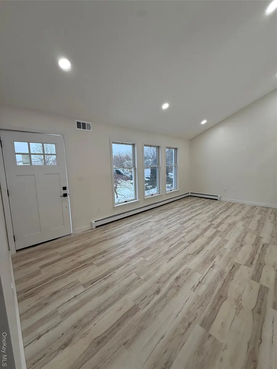 24 Kimberly Court, Baiting Hollow, NY 11933 - #3