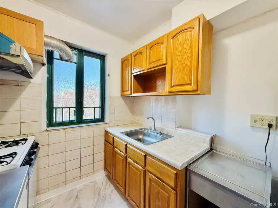 1562 Unionport Road #6G, Bronx, NY 10462 - Image #2