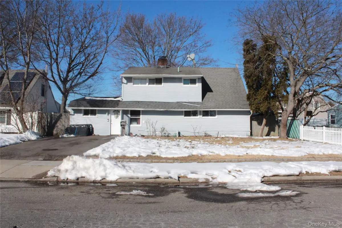 118 Bucket Lane, Levittown, NY 11756 - #1