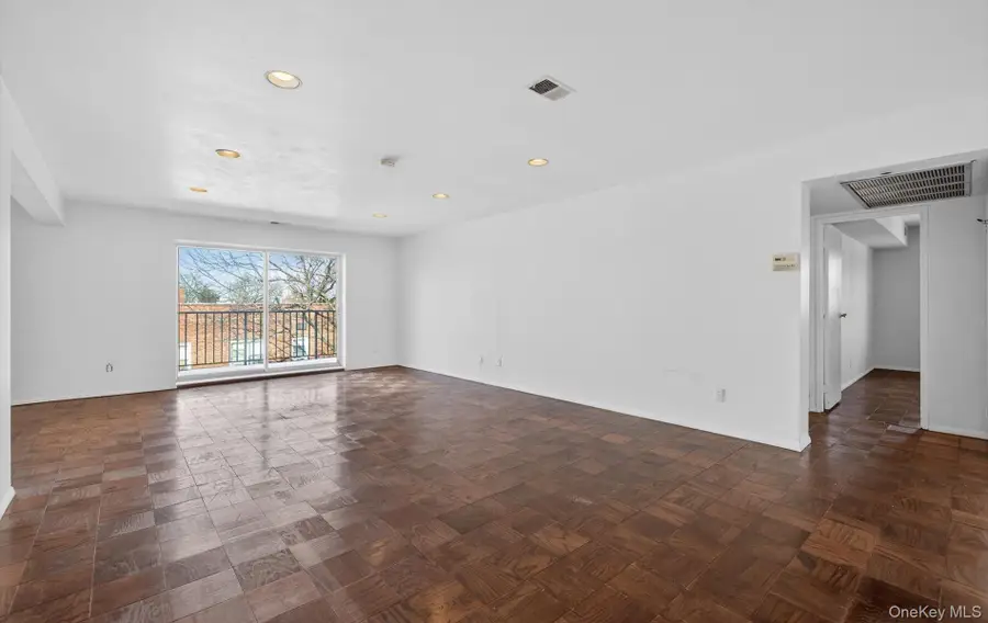 100 S Middle Neck Road #305, Great Neck, NY 11021 - #3