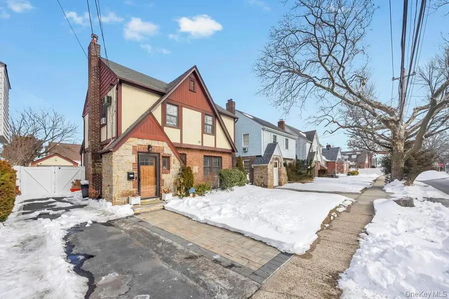 970 Benris Avenue, Franklin Square, NY 11010 - #3