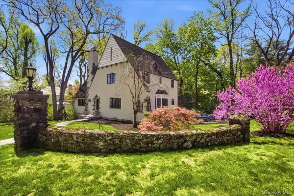 1 Aviemore Drive, New Rochelle, NY 10804