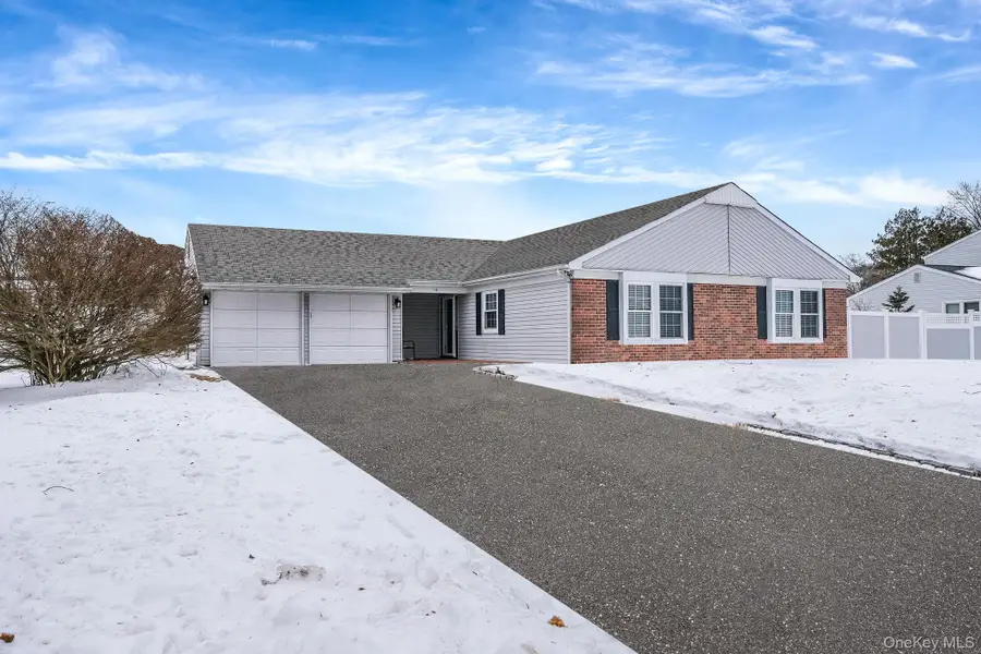 16 Magic Mountain Drive, Coram, NY 11727 - #2