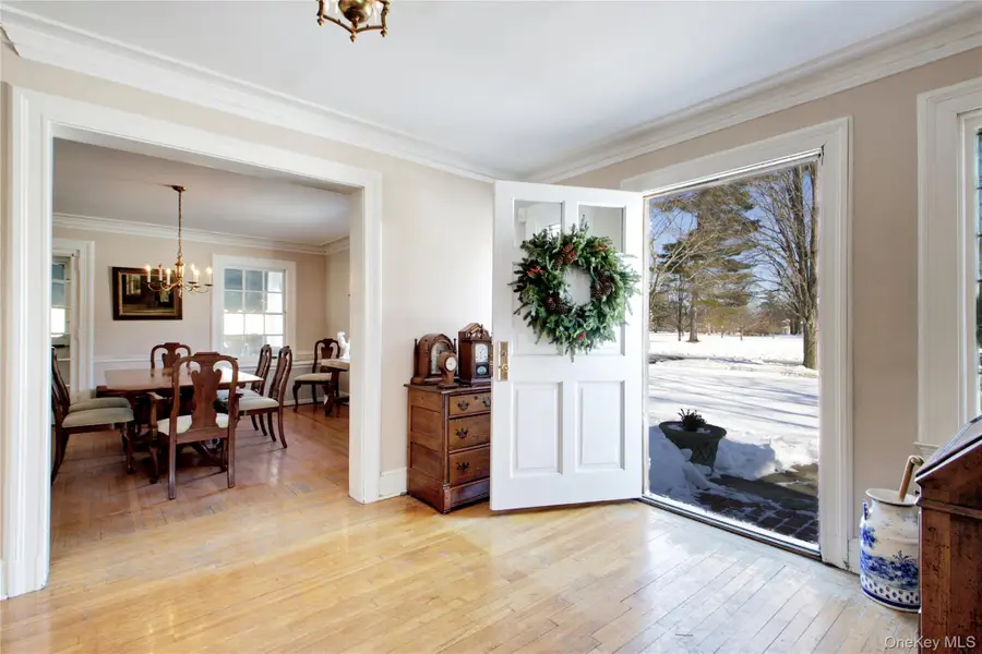 6 Emmet Place, Garden City, NY 11530 - #3